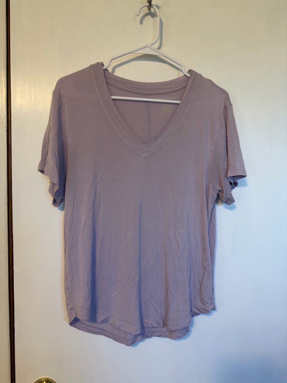 American Eagle Outfitters Lavender V-Neck Short Sleeve Tee